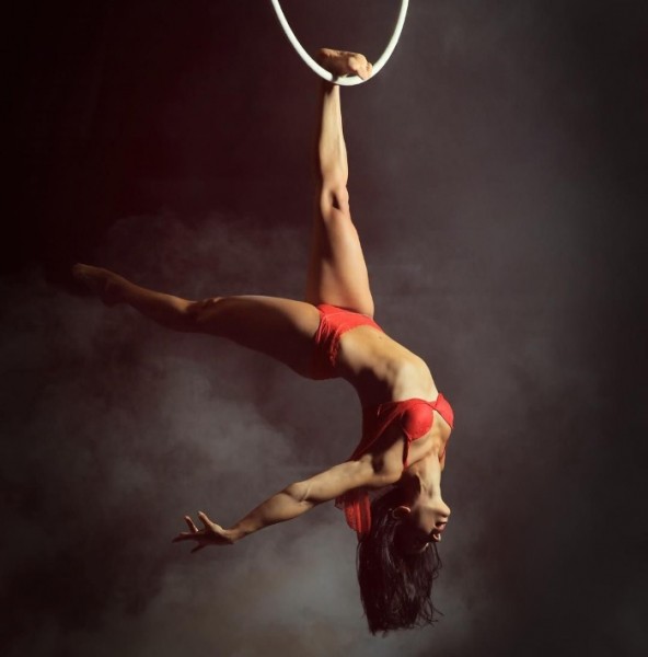 Воздушное кольцо (Aerial Hoop) для гимнастики. Элементы воздушной гимнастики
