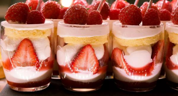 Десерты с ягодами: как приготовить вкусно и легче, чем обычные сладости Десерты с ягодами: как приготовить вкусно и легче, чем обычные сладости