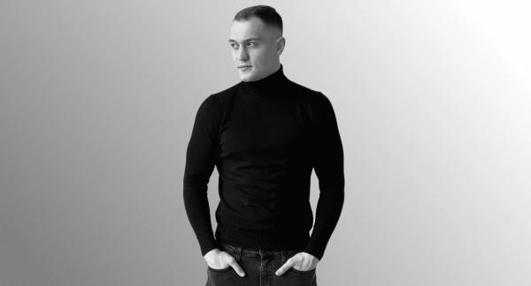 Мах согнутой ногой на боку: простое движение, которое подтягивает ягодицы и укрепляет спину (видео)