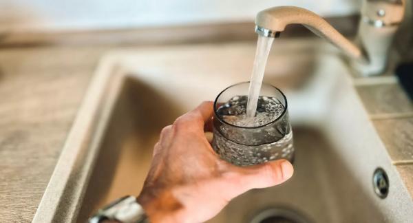 Пьем воду &mdash; теряем вес: как пить воду по часам для похудения