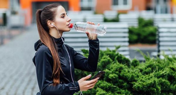 Пьем воду &mdash; теряем вес: как пить воду по часам для похудения